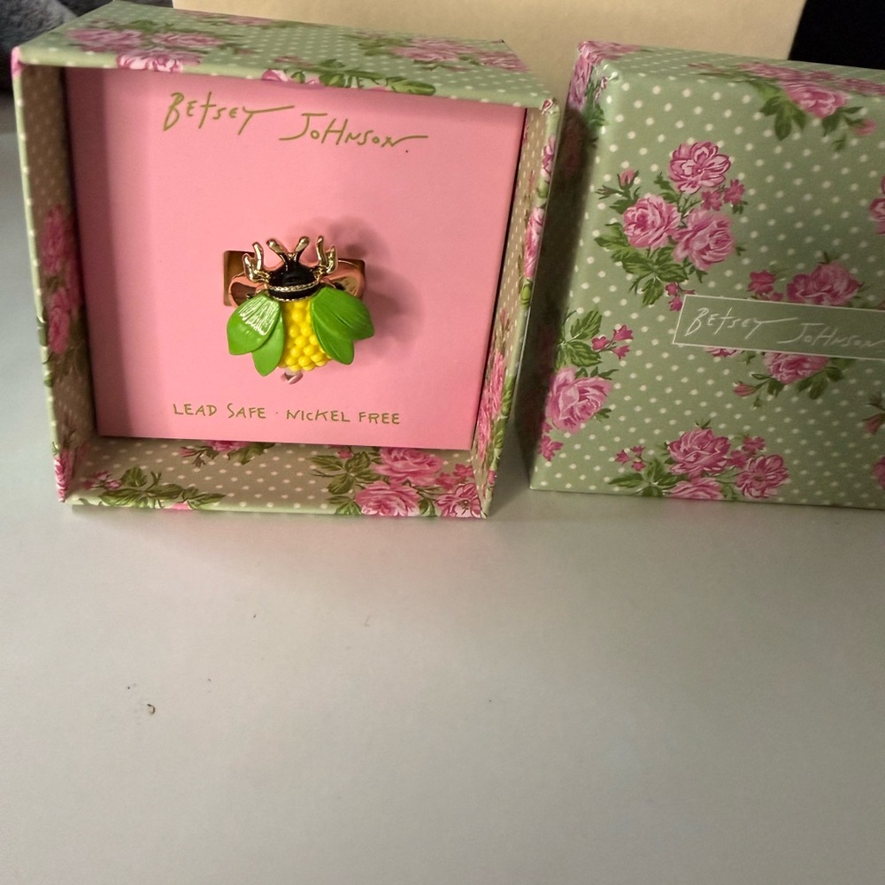 🐝Betsey Johnson Bee Ring